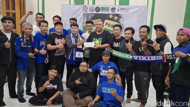 Silaturahmi dan bakti sosial bersama Bonek dan Viking di Panti Asuhan Bonek, Sidoarjo.