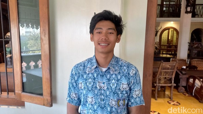 Siswa kelas XII SMAN 4 Solo Muhammad Jibril Mahendra Akbar (17), saat ditemui di Rumah Makan Pecel Solo, Kecamatan Banjarsari, Kota Solo, Kamis (8/7/2024).