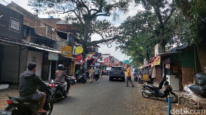 Suasana Jalan Teku Umar, Dipatiukur, Kecamatan Coblong, Kota Bandung