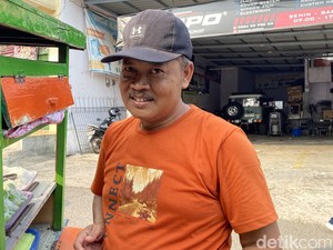 Kisah Tahrudin, Bertahan Jualan Kue Putu di Tengah Gerusan Zaman