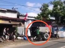 Polisi Razia Kendaraan Buru Tukang Cukur Bacok Pelanggan gegara Kesal Diprotes