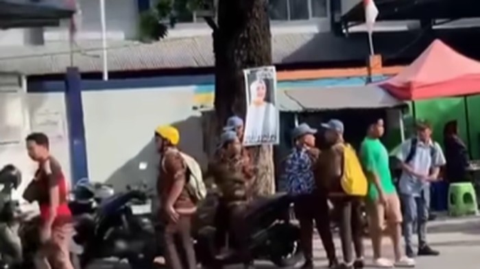Tangkapan layar video viral diduga penyerangan di SMA 16 Makassar.
