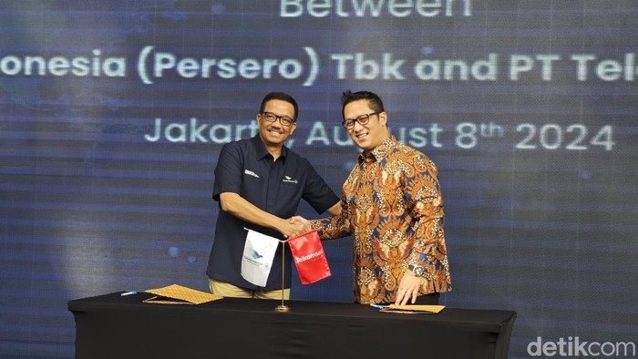 Garuda Indonesia menghadirkan paket roaming Telkomsel di aplikasi FlyGaruda.