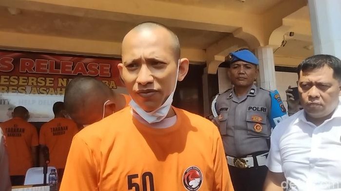 Tersangka Z, kurir narkoba 12 kilogram sabu saat diungkap kasusnya di Polres Asahan. (Perdana Ramadhan/detikSumut)