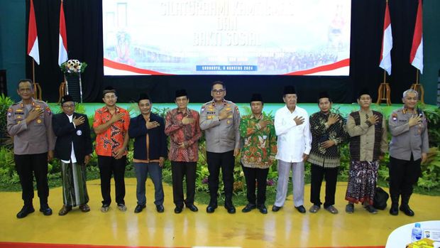 Tim Ops NCS Polri Bagikan 5.400 Paket Sembako, Serukan Pilkada Damai di Jatim. Dok. Istimewa