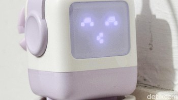 Tampilan smart emoji saat Ugreen Robot GaN saat terhubung dengan perangkat saat mengisi dengan fast charging. Foto: Adi Fida Rahman/detikINET