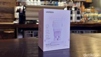 Ini Ugreen Robot GaN varian warna ungu. Foto: Adi Fida Rahman/detikINET