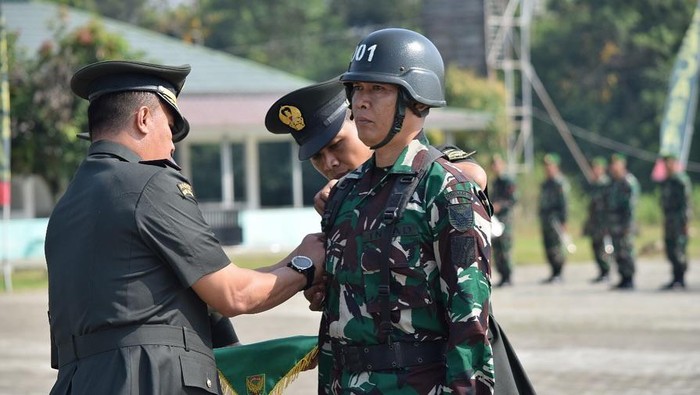 Wadanrindam II/Sriwijaya Kolonel inf Jeffry Antonius Bojoh  membuka kegiatan Diktukbasus di Lapangan Dodik Secaba Rindam II/Sriwijaya Lahat