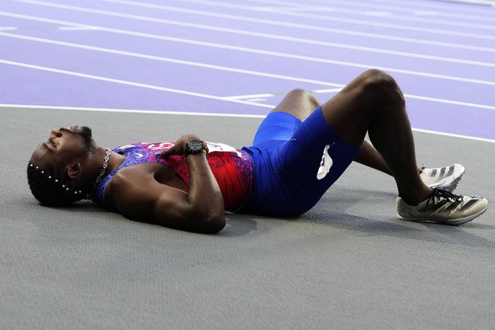 PARIS, FRANCE - AUGUST 08: Bronze medalist Noah Lyles of Team United States is taken off from the track with a wheelchair after competing in the Men's 200m Final on day thirteen of the Olympic Games Paris 2024 at Stade de France on August 08, 2024 in Paris, France. (Photo by Christian Petersen/Getty Images)