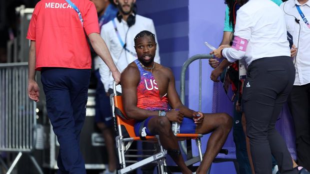  Bronze medalist Noah Lyles of Team United States is taken off from the track with a wheelchair after competing in the Men's 200m Final on day thirteen of the Olympic Games Paris 2024 at Stade de France on August 08, 2024 in Paris, France. (Photo by Christian Petersen/Getty Images)