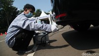 Masyarakat dapat mengikuti uji emisi gratis dengan cara mendaftar secara online, maupun datang langsung ke JCC Senayan. Adapun kendaraan yang diuji adalah kendaraan motor, mobil berbahan bakar bensin dan mobil berbahan bakar solar.