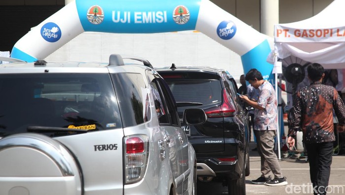 Ada Uji Emisi Gratis di Festival LIKE 2, Nih Potretnya Festival LIKE 2 yang berlangsung di JCC Senayan, Jumat (9/8/2024), menggelar uji emisi gratis untuk kendaraan mobil maupun motor. Sejumlah warga pun memanfaatkan kesempatan tersebut untuk mengetahui kondisi kendaraan mereka.