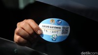 Kendaraan motor yang tidak lulus uji emisi akan direkomendasikan untuk mengganti mesin menjadi bertenaga listrik. Sedangkan mobil yang tidak lulus akan dianjurkan untuk melakukan perawatan rutin, termasuk pilihan bahan bakar yang tepat untuk tipe mobilnya.