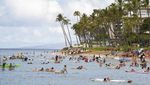 Aksi Mendayung-Berselancar Peringati Satu Tahun Kebakaran Hawaii