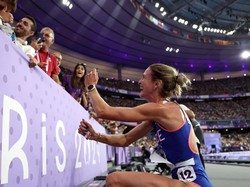 Viral Momen Romantis Pelari Wanita Lamar Pacar Pakai Pin di Olimpiade Paris