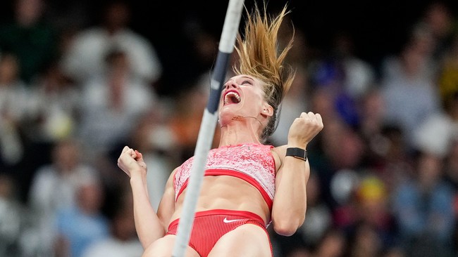 Alysha Newman mewakili Kanada di Olimpiade 2024 melalui cabang olahraga lompat galah. Pada Rabu (7/8/2024), dia bertanding untuk memperebutkan medali perunggu. Foto: Dok. AP Photo, AFP Photo