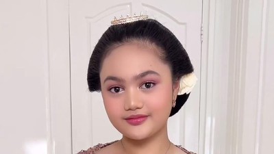 7 Foto Amora Lemos di HUT 57 ASEAN, Pesonanya Berkebaya Saingi Krisdayanti