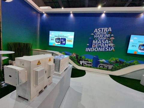 Astra Pamer Charging Station dan Solar Panel di Festival LIKE 2