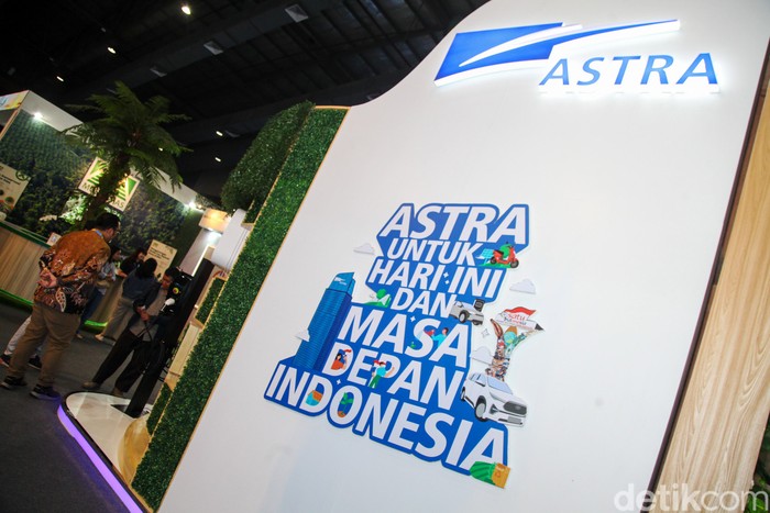 PT Astra International Tbk turut berpartisipasi dalam Festival LIKE 2 di JCC, Jakarta. Astra memamerkan Charging Station Astra Otopower dan Solar Panel dari Energia Prima Nusantara.