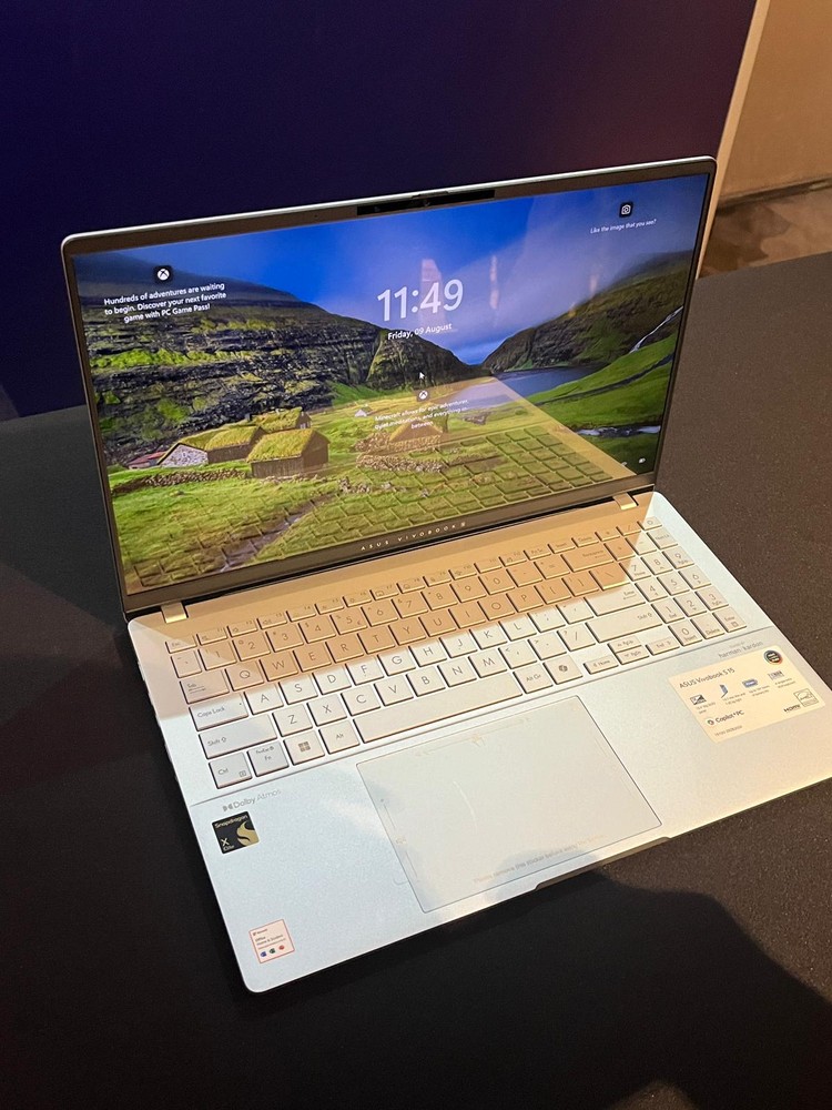 Asus Vivobook S 15 OLED Asus Vivobook S 15 OLED
