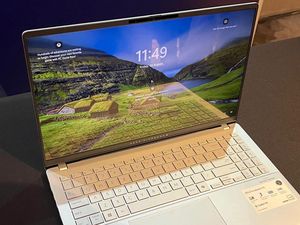 Unboxing Asus Vivobook S 15 OLED