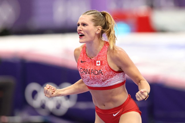 Alysha Newman kerap disindir dan dikritik terkait aktivitasnya menjual konten dewasa di Only Fans. Namun dia memilih tidak memedulikannya kritik tersebut. Foto: Getty Images/Lintao Zhang