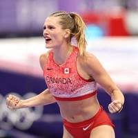 Alysha Newman kerap disindir dan dikritik terkait aktivitasnya menjual konten dewasa di Only Fans. Namun dia memilih tidak memedulikannya kritik tersebut. Foto: Getty Images/Lintao Zhang