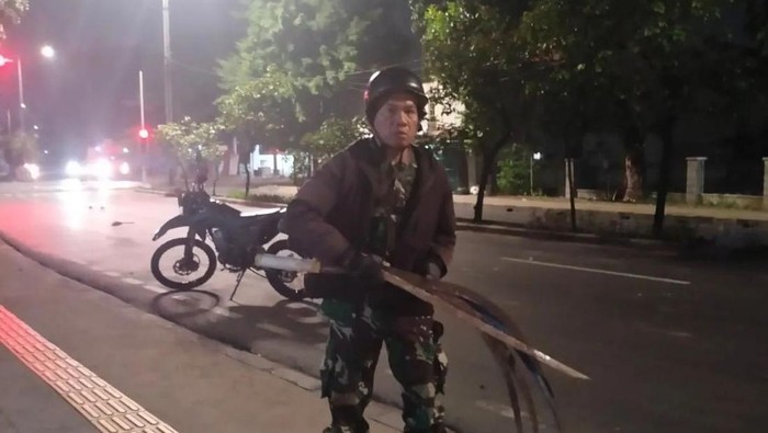 Babinsa bubarkan tawuran di Duren Sawit, Jaktim