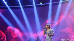 Berjoget Ria Bareng Happy Asmara Tutup Hari Kedua Festival LIKE 2