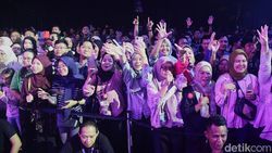 Berjoget Ria Bareng Happy Asmara Tutup Hari Kedua Festival LIKE 2