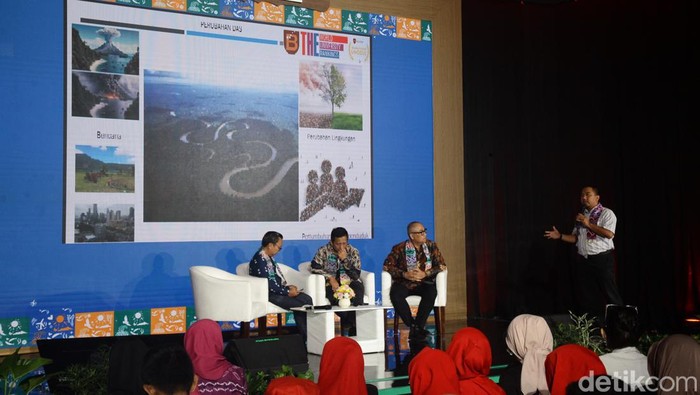 Bumi Resource turut hadir dalam talkshow bertajuk 'Reklamasi dan Pasca Tambang' pada Festival LIKE 2. Mereka membeberkan lima kebijakan lingkungannya.