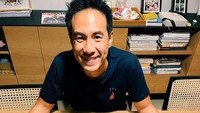 Daniel Mananta juga sempat mendapatkan kiriman dari Padamu Negeri. Berupa beberapa gelas kopi dan aneka makanan Nusantara. Foto: Instagram @vjdaniel