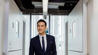 Daniel Mananta, selebriti yang dikenal sebagai presenter, aktor, hingga VJ. Ia juga diketahui sahabat dari Sandra Dewi, tampak pada unggahannya saat mengucapkan ulang tahun. Foto: Instagram @vjdaniel
