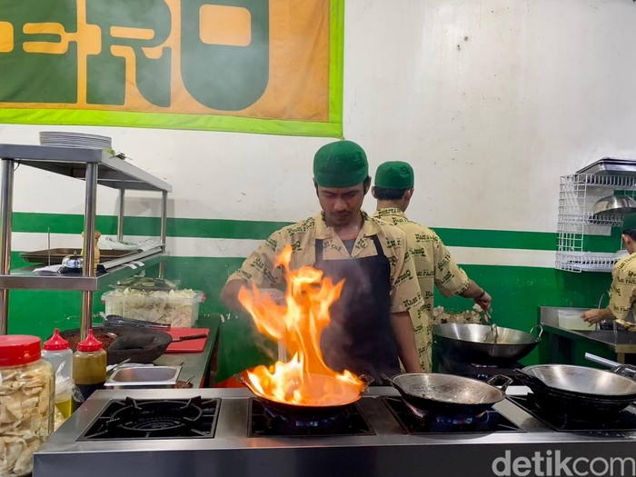 Depot Nasi Pajero: Uenakk Tenan! Gongso Jeroan Sapi Khas Semarang di Cipete