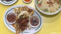 Depot Nasi Pajero juga punya lokasi lain di kawasan Bekasi. Selain makan di tempat, bisa juga pesan via ojek online.