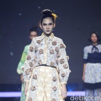 Empat brand dan desainer lokal memamerkan koleksi busana ramah lingkungan di Festival LIKE 2 KLHK di Jakarta Convention Center, Senayan. Mereka adalah Adrie Basuki, Aruna, Imaji Studio dan Setali Indonesia. Foto: Andhika Prasetia/Detikcom