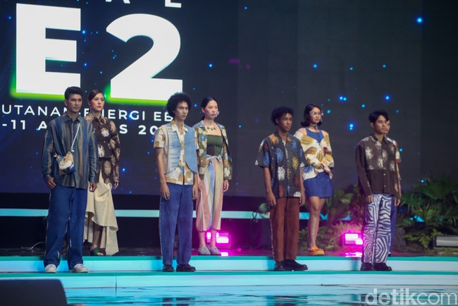 Empat brand dan desainer lokal memamerkan koleksi busana ramah lingkungan di Festival LIKE 2 KLHK di Jakarta Convention Center, Senayan. Mereka adalah Adrie Basuki, Aruna, Imaji Studio dan Setali Indonesia. Foto: Andhika Prasetia/Detikcom