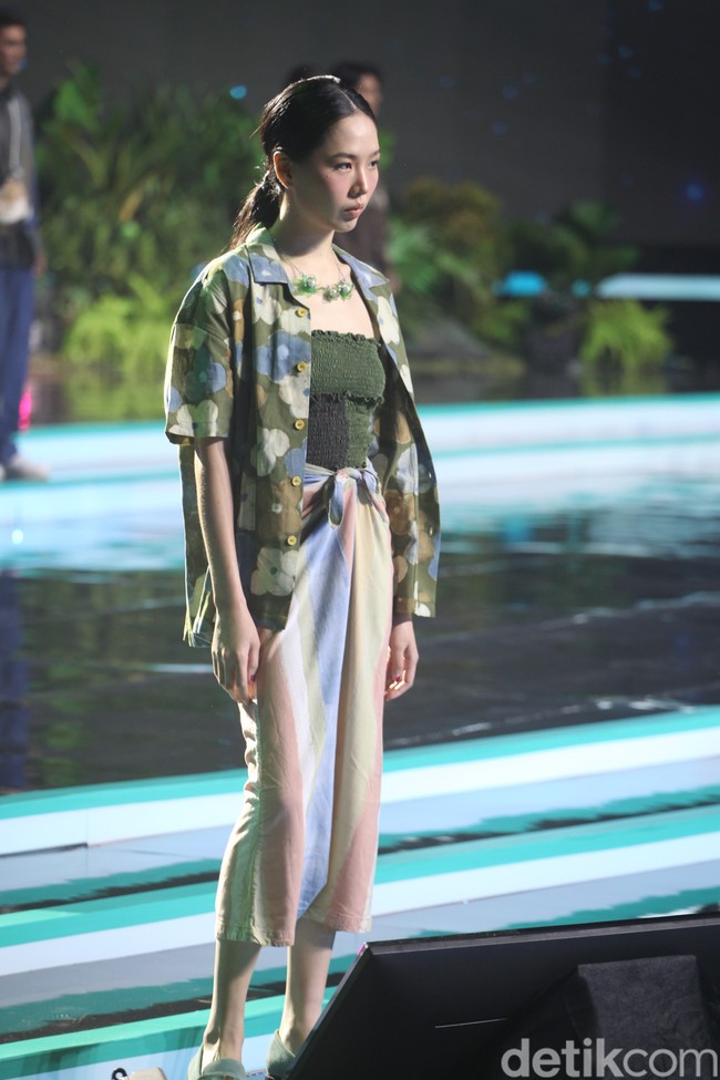 Empat brand dan desainer lokal memamerkan koleksi busana ramah lingkungan di Festival LIKE 2 KLHK di Jakarta Convention Center, Senayan. Mereka adalah Adrie Basuki, Aruna, Imaji Studio dan Setali Indonesia.  Foto: Andhika Prasetia/Detikcom