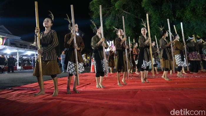 Festival Wangi Pradesa berlangsung meriah di Alun-alun Pati, Jumat (9/8/2024).