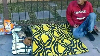 Orang ini meski miskin tapi kaya hati.  Foto: Boredpanda