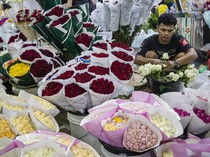 Geliat Penjualan Buket Bunga Jelang HUT RI