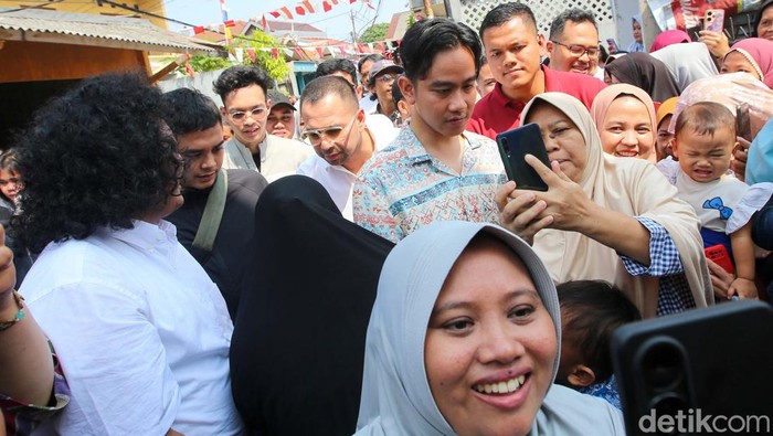 Wakil presiden terpilih Gibran Rakabuming Raka melakukan blusukan ke daerah Tangerang Selatan (Tangsel), Banten, Jumat (9/8/2024).