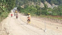Selain itu, memastikan pasokan sumber daya dan material tercukupi sehingga pekerjaan dapat berjalan lebih efisien, melakukan koordinasi secara intens dengan pihak-pihak terkait untuk memastikan kelancaran operasional proyek, serta memberikan pelatihan intensif kepada tenaga kerja dan subkontraktor.
