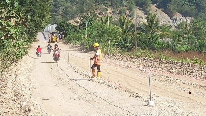 Intip Proyek Jalan Timor Leste yang Digarap BUMN RI PT Hutama Karya (Persero) menggarap proyek rehabilitasi jalan utama di Kota Maliana, sebagai pusat perekonomian di wilayah Distrik Bobonaro yang merupakan kota terbesar ketiga di Timor Leste. Panjang jalan mencapai 18,8 km, dengan nilai proyek US$ 21.228.762.