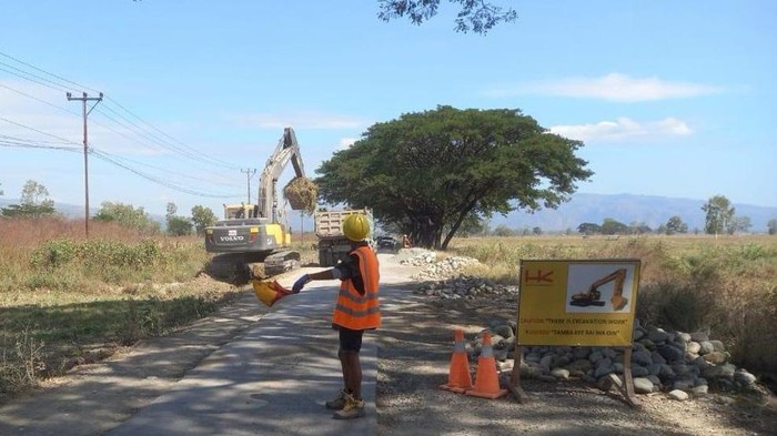Intip Proyek Jalan Timor Leste yang Digarap BUMN RI PT Hutama Karya (Persero) menggarap proyek rehabilitasi jalan utama di Kota Maliana, sebagai pusat perekonomian di wilayah Distrik Bobonaro yang merupakan kota terbesar ketiga di Timor Leste. Panjang jalan mencapai 18,8 km, dengan nilai proyek US$ 21.228.762.