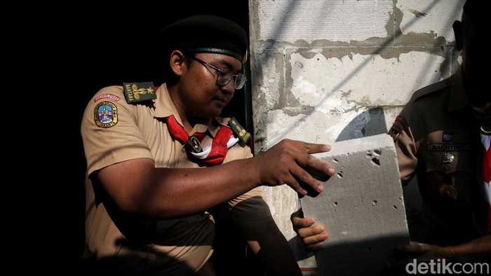 Jelang HUT, Pramuka Gelar Baksos di Tanjung Priok Pramuka menggelar bakti sosial menjelang perayaan HUT di Tanjung Priok, Jakarta Utara, Jumat (9/8/2024).
