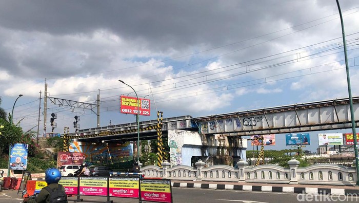 Potret Jembatan Kewek Jogja tempat mahasiswa nongkrong tersambar kereta, Kamis (8/8/2024).