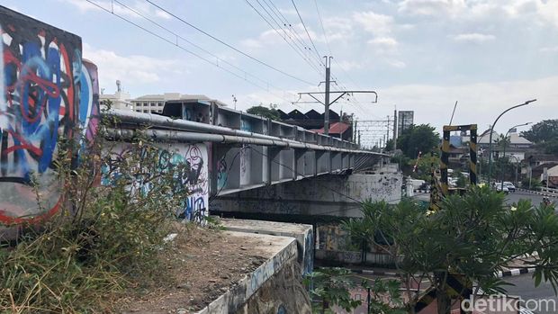 Potret Jembatan Kewek Jogja tempat mahasiswa nongkrong tersambar kereta, Kamis (8/8/2024).