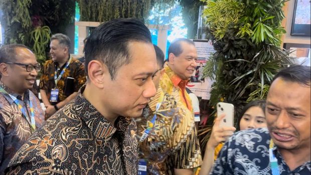 Jokowi, AHY dan CT Kunjungi Booth MIND ID di Festival LIKE 2