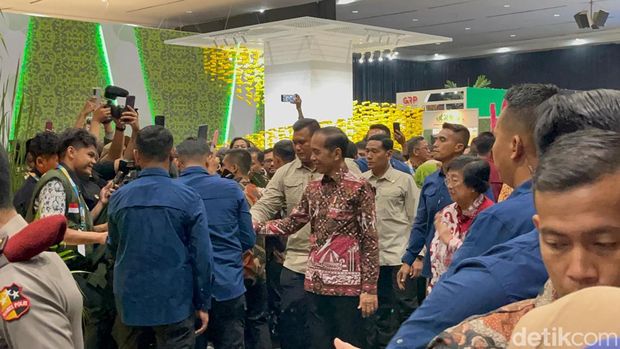 Jokowi sambangi sejumlah booth di Festival Like 2 (Astrid Meishella/detikcom)